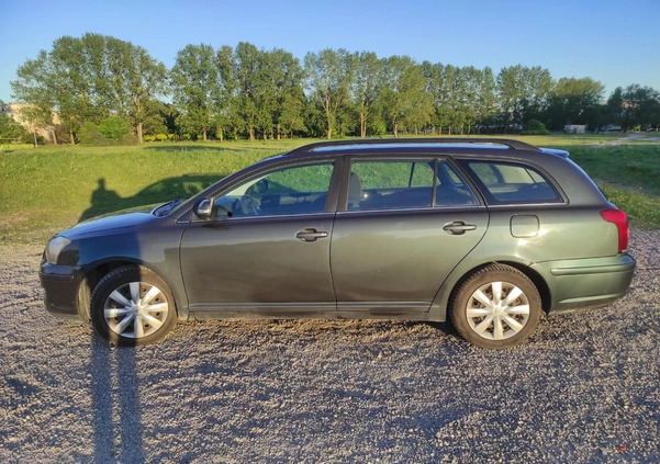 Toyota Avensis cena 14500 przebieg: 245000, rok produkcji 2006 z Koszalin małe 121